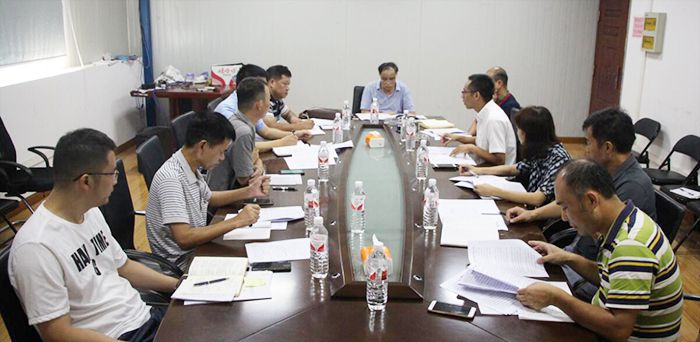 0822林平均听取项目司理汇报清欠事情希望。。。谢锰摄影。。。.jpg