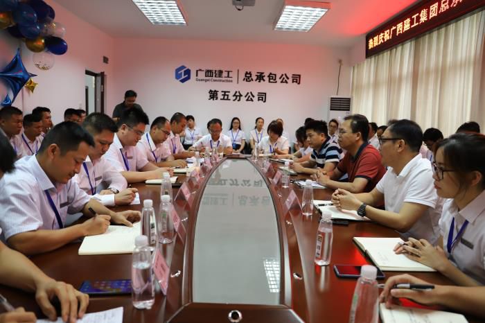5.1座谈会现场。。。。。。杨钰 摄700.JPG