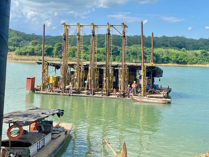 水下爆破作业现场。。。。。 黄璐璐 摄.jpg