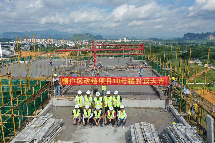 项目治理职员合照。。。卢瑞阳 摄.JPG