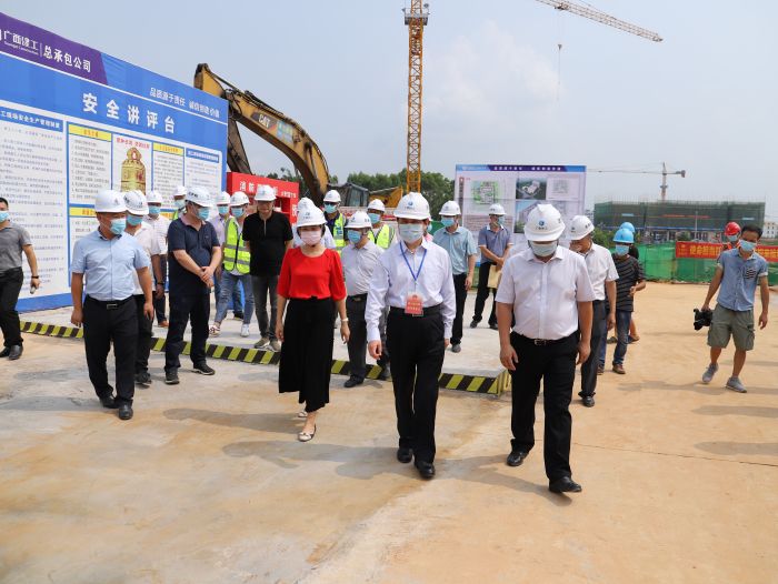 调研现场。。。。。侯健杰 摄.jpg