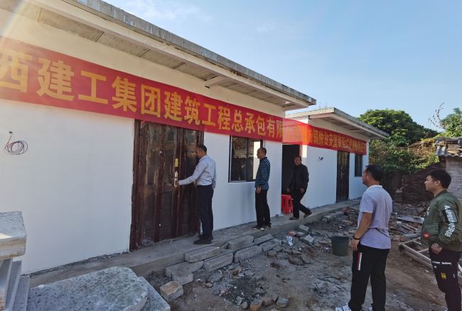 调研组考察现场1。。。。。林磊 摄.jpg