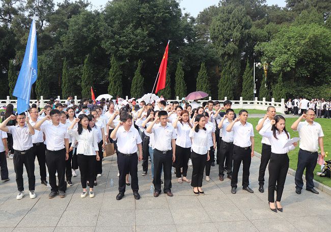 重温入党誓词。。。。周煜川摄（修图）.jpg