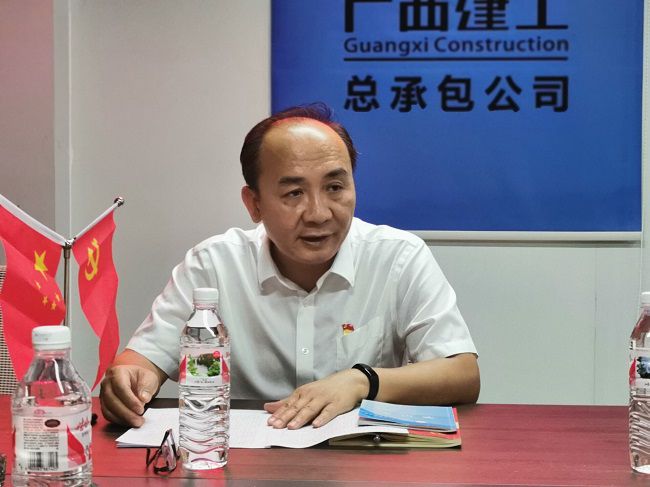 陆烜上党课。。。。。王瑾贞 摄（修图）.jpg