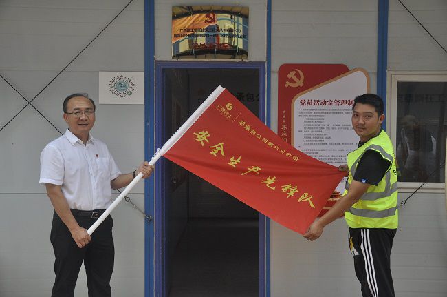 授旗现场。。。。。王瑾贞 摄（修图）.jpg