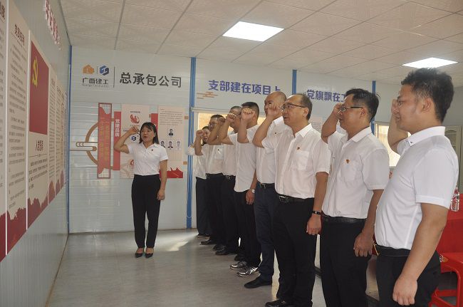 重温入党誓词。。。。。王瑾贞 摄（修图）.jpg