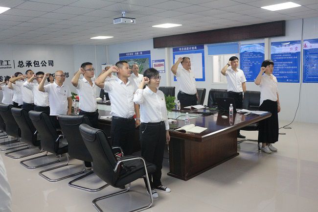 重温入党誓词。。张钊林 摄（修图）.jpg