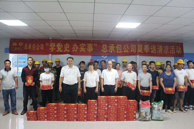 “送清凉”活动合影。。张钊林 摄（修图）.jpg