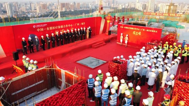 封顶仪式现。。。。。。ㄐ尥迹.jpg