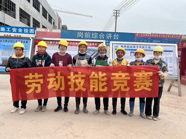 内脚手架班组合影。。。。。廖之锭 摄（修图）.jpg