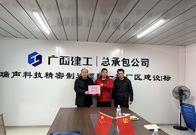 发放慰问金。。。。。廖之锭 摄（修图）.jpg