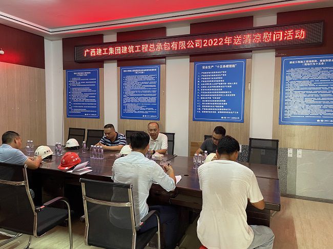 （修图）座谈会现场。。。。容芝雅 摄.jpg
