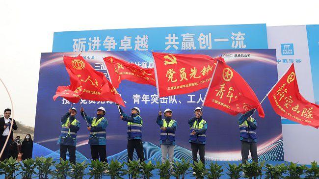 突击队、先锋队挥舞旌旗（修图）.jpg