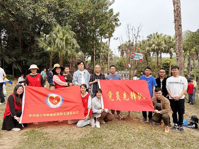 与主理方合影留念。。周煜川 摄（修图）1.jpg