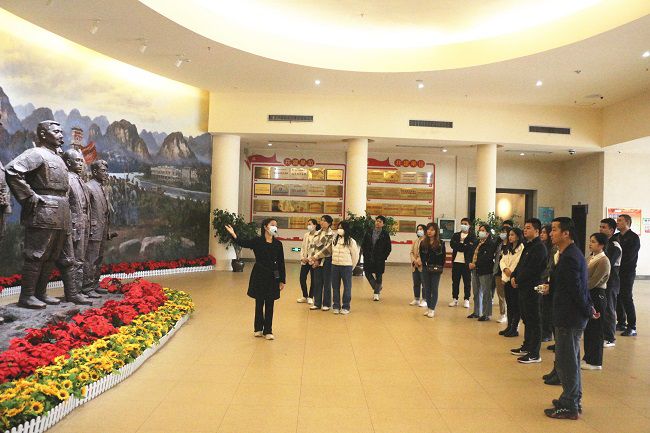 旅行现场。。张钊林 摄（修图）.jpg