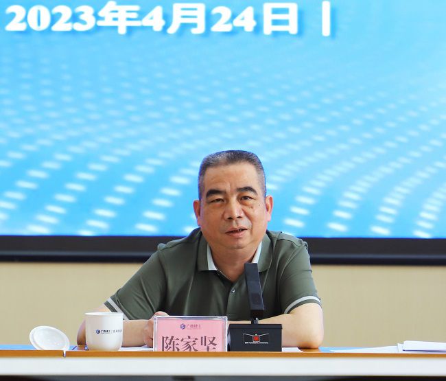 陈家坚讲话。。。。。。郑诗宝 摄000。。。。。。.jpg