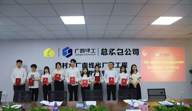2优异共青团员颁奖。。。。。林成斌 摄（原图） (2)000.jpg
