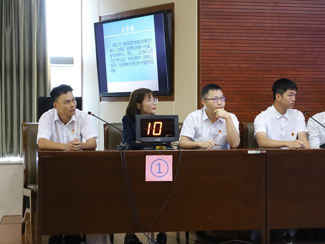 公司才赛步队冷静答题。。。。。。李立云 摄（修图）.jpg