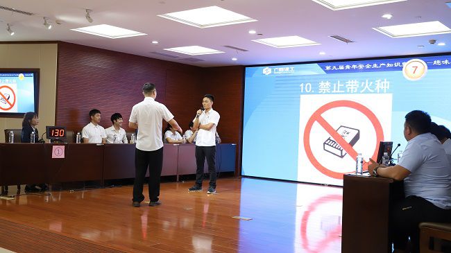 趣味猜词角逐现场。。。。。。杨钰 摄（修图）.jpg