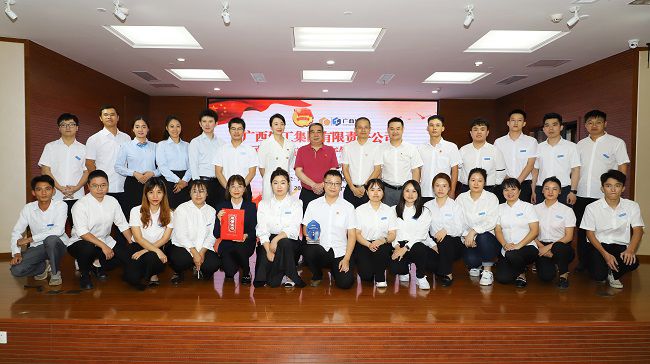 公司参赛步队及事情职员合影。。。。。。李立云摄（修图）.jpg