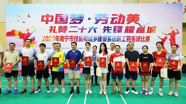 公司获优异组织奖，，李天阳代表公司上台领奖。。.jpg