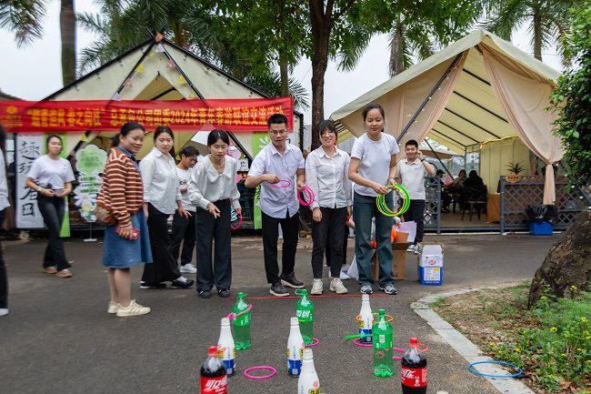 套圈现场。。。。。郭奎君 摄.jpg