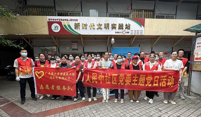 总承包公司自愿者与社区事情职员合影。。。。。。王莹摄（修图）.jpg